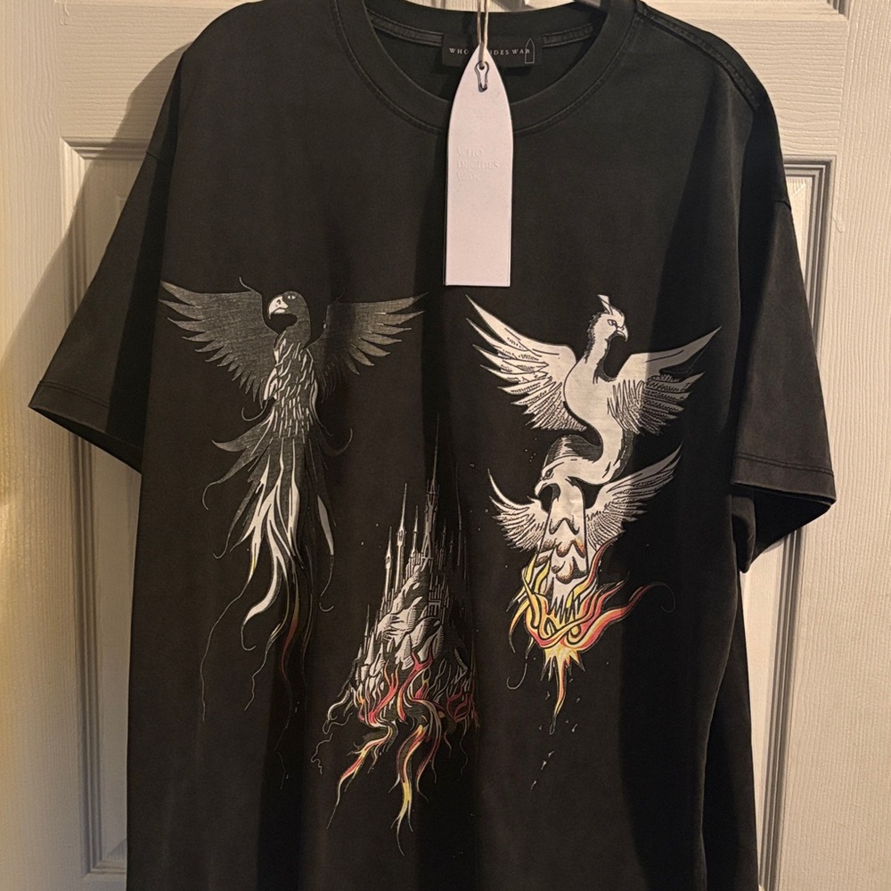 Black who decides wore nefarious T-shirt brand new never worn with tags
